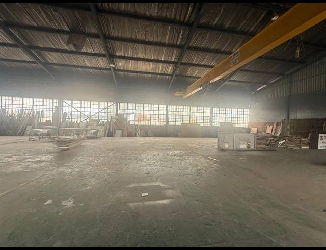 1,300M² WAREHOUSE TO LET IN ALRODE
